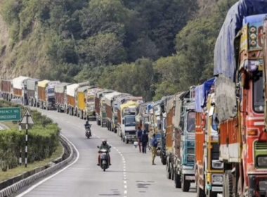 'Economic assault' on Kashmir: J-K leaders flag losses due to closure of Srinagar-Jammu highway